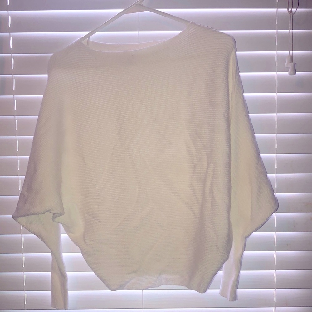 A white long-sleeves shirt